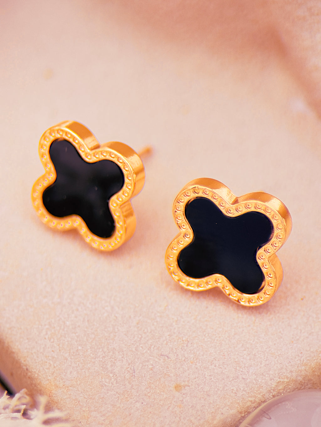 Boucle d'oreille Stella noir